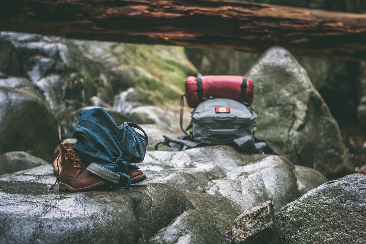 登山用のザックと登山靴（イメージ写真）