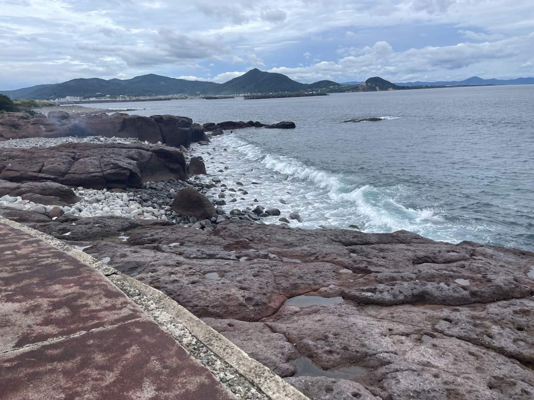 火之神公園の岩場の海岸