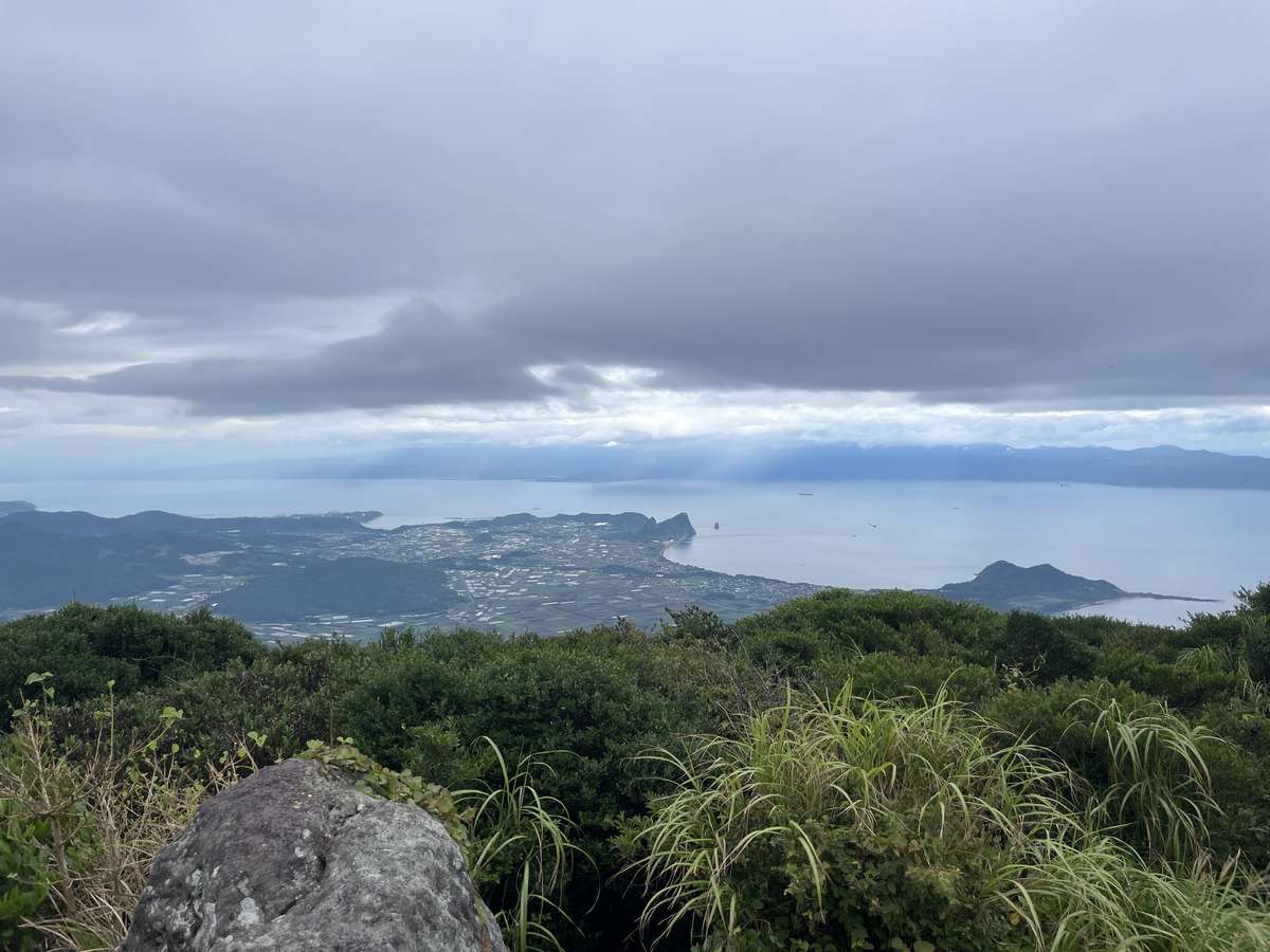 開聞岳の山頂から見た指宿方面