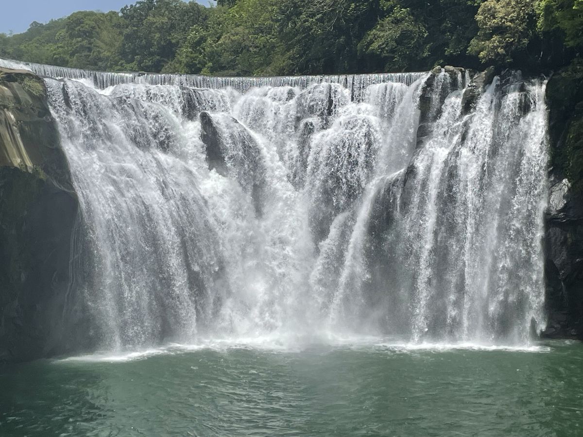 十分瀑布を正面から見たところ