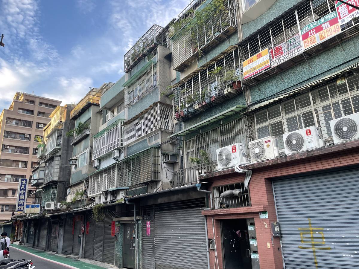早朝の台北の街並み