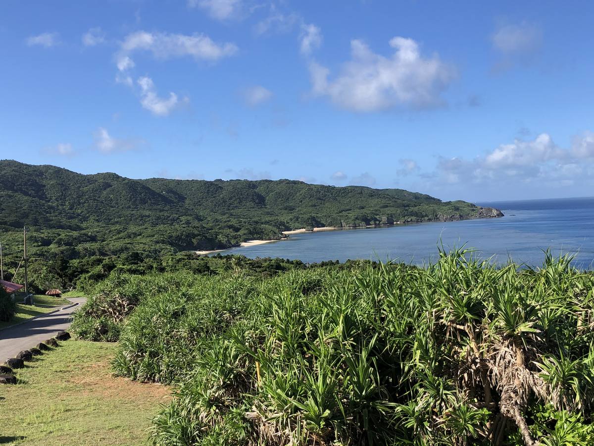 御神崎から見た青い海と緑の半島