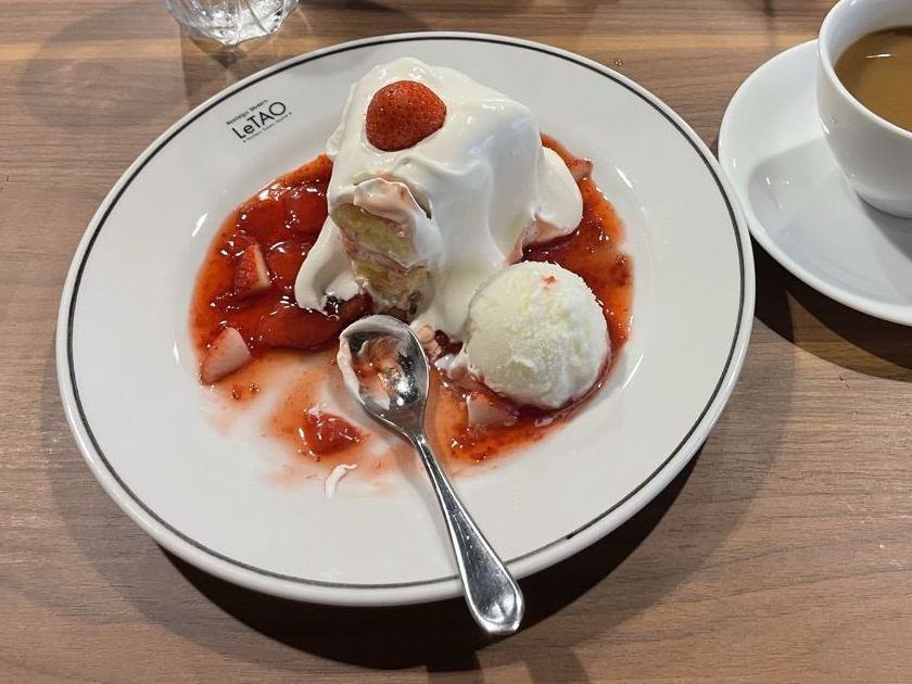 ルタオのカフェのいちごのデザート