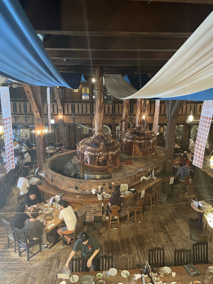 小樽倉庫No.1の店内とビールの釜